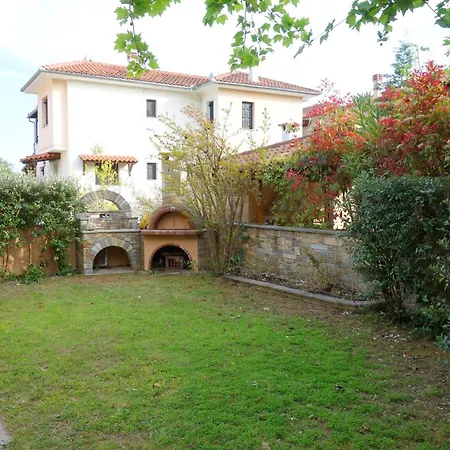 Villa Apanemi *